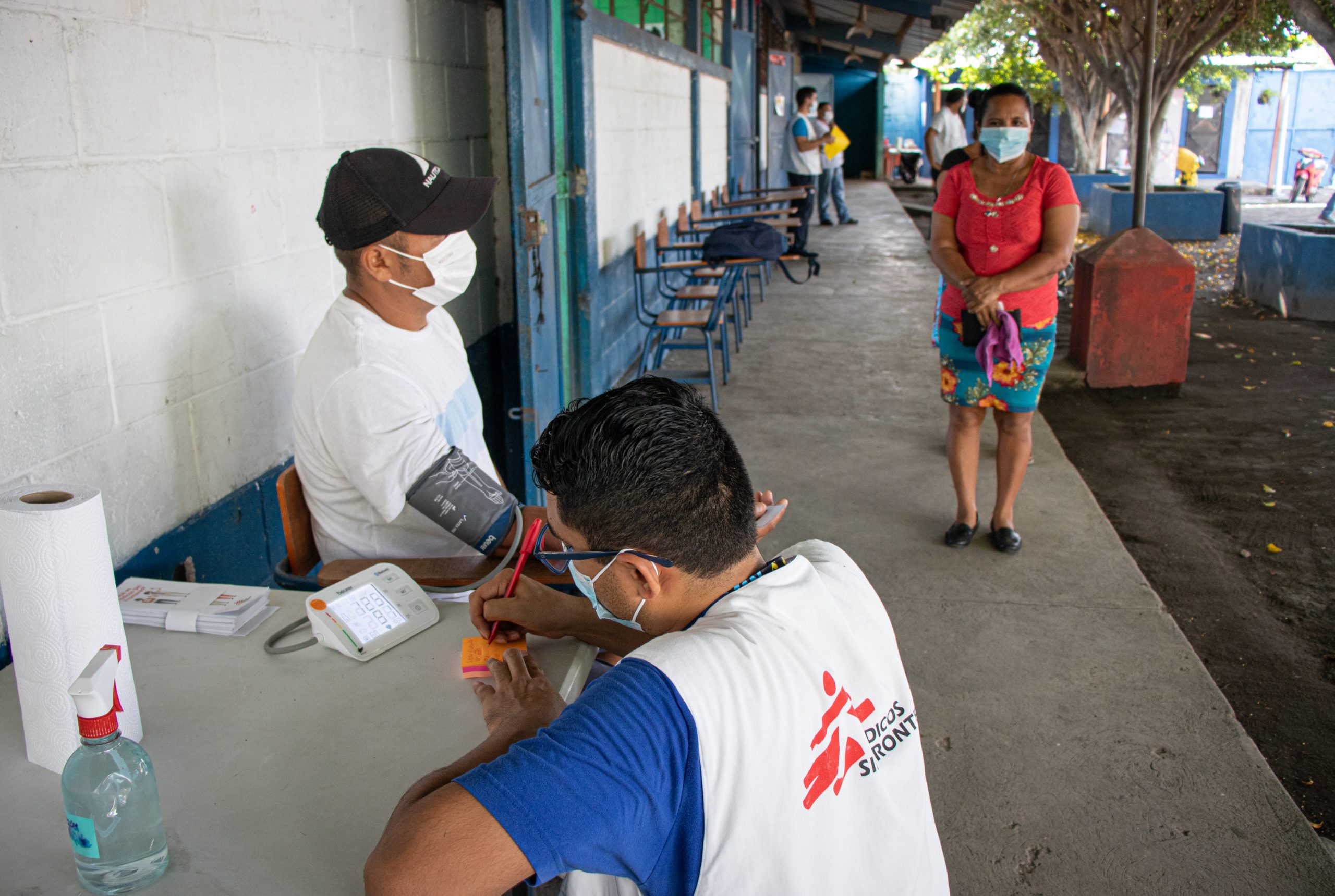MSF provides screening (rapid and laboratory tests), diagnostics and direct medical attention to the population in the communities and health centers in the municipalities of La Gomera, La Democracia and Sipacate.
